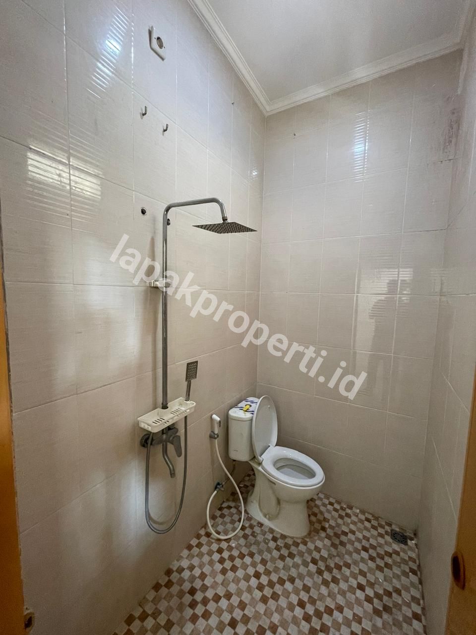 Foto Dijual Rumah Siap Huni Dekat Dengan Taman Di Pondok Bambu Jakarta Timur - 15