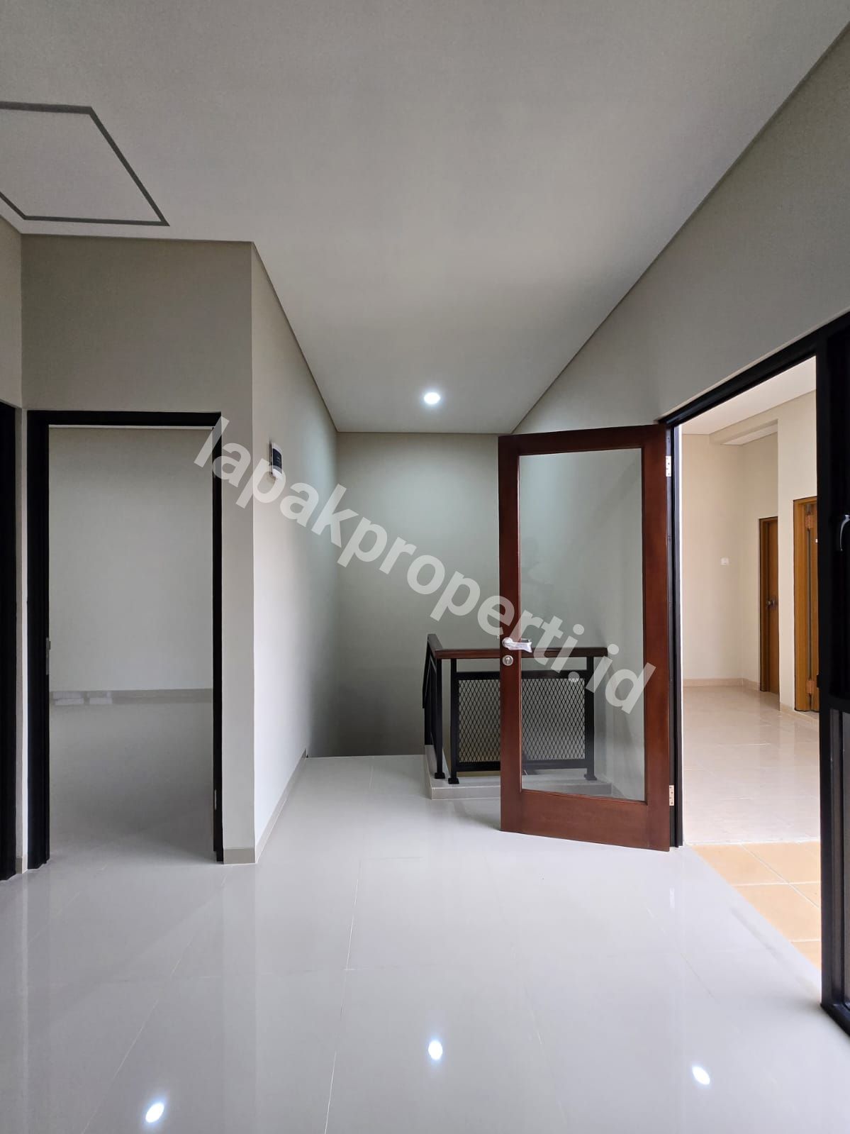 Foto Rumah Baru Dalam Komplek Akses Jalan Lebar Siap Huni - 11