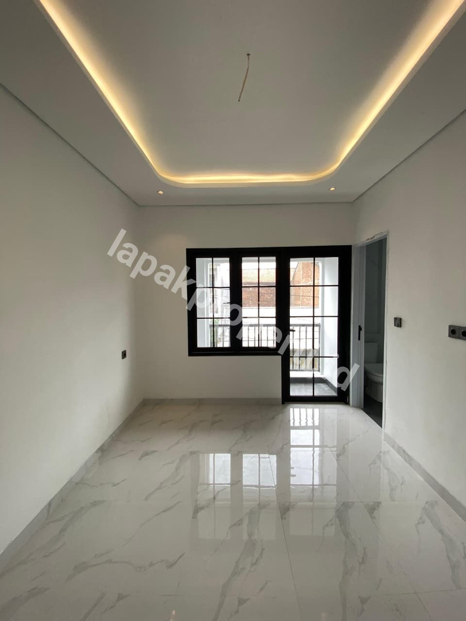 Foto RUMAH BARU SIAP HUNI DALAM KOMPLEK STRATEGIS di PONDOK BAMBU JAKARTA TIMUR - 13