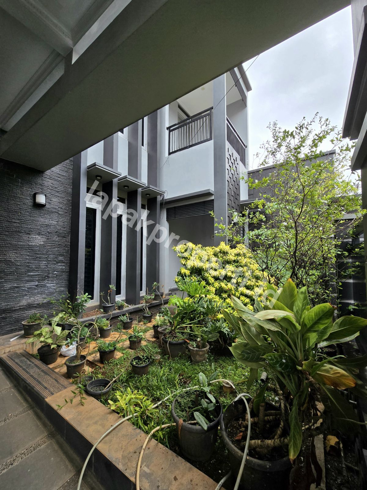 Foto TURUN HARGA Rumah Second Dalam Komplek Di Pondok Kelapa Jakarta Timur - 3