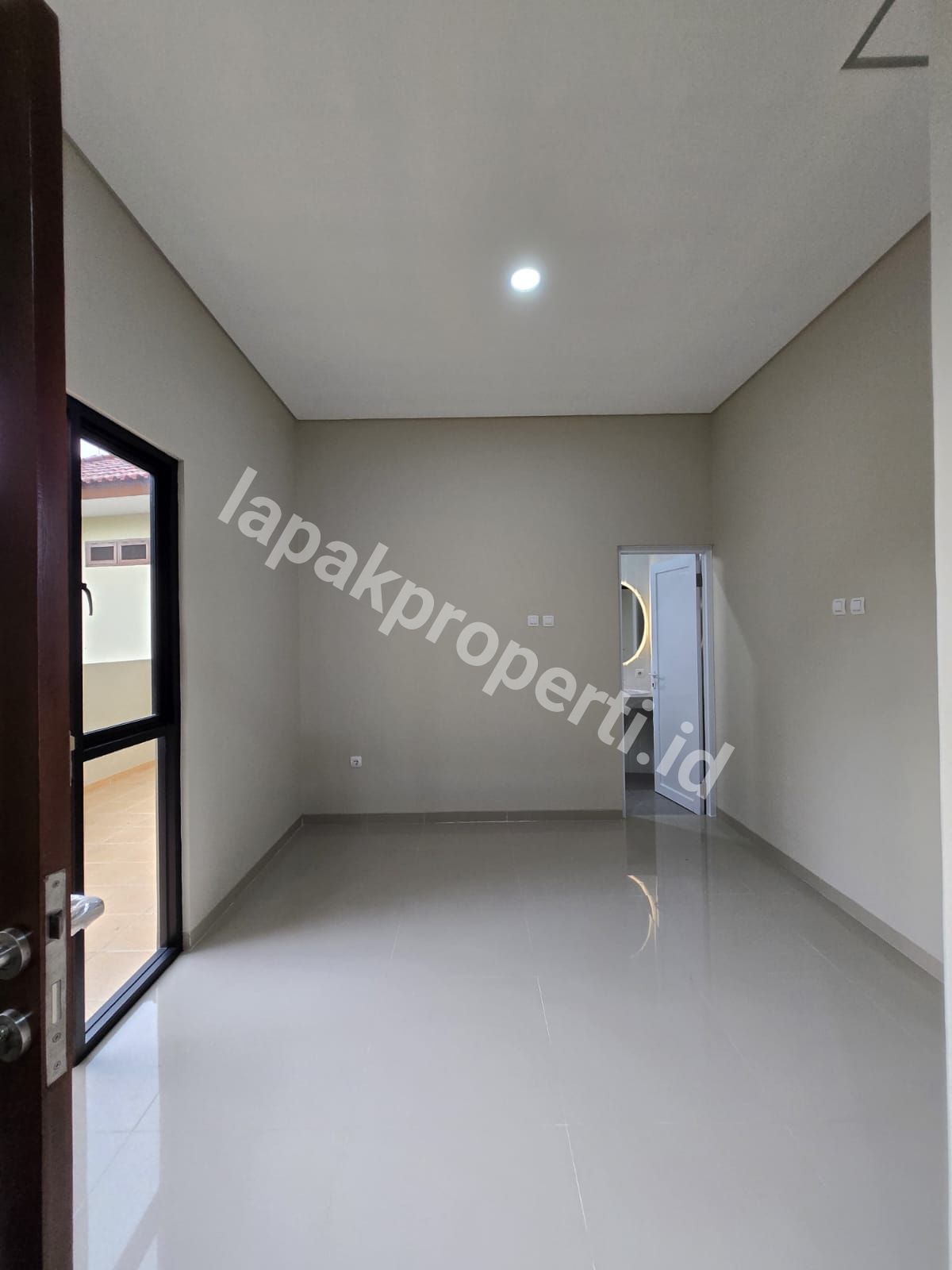 Foto Rumah Baru Dalam Komplek Akses Jalan Lebar Siap Huni - 6