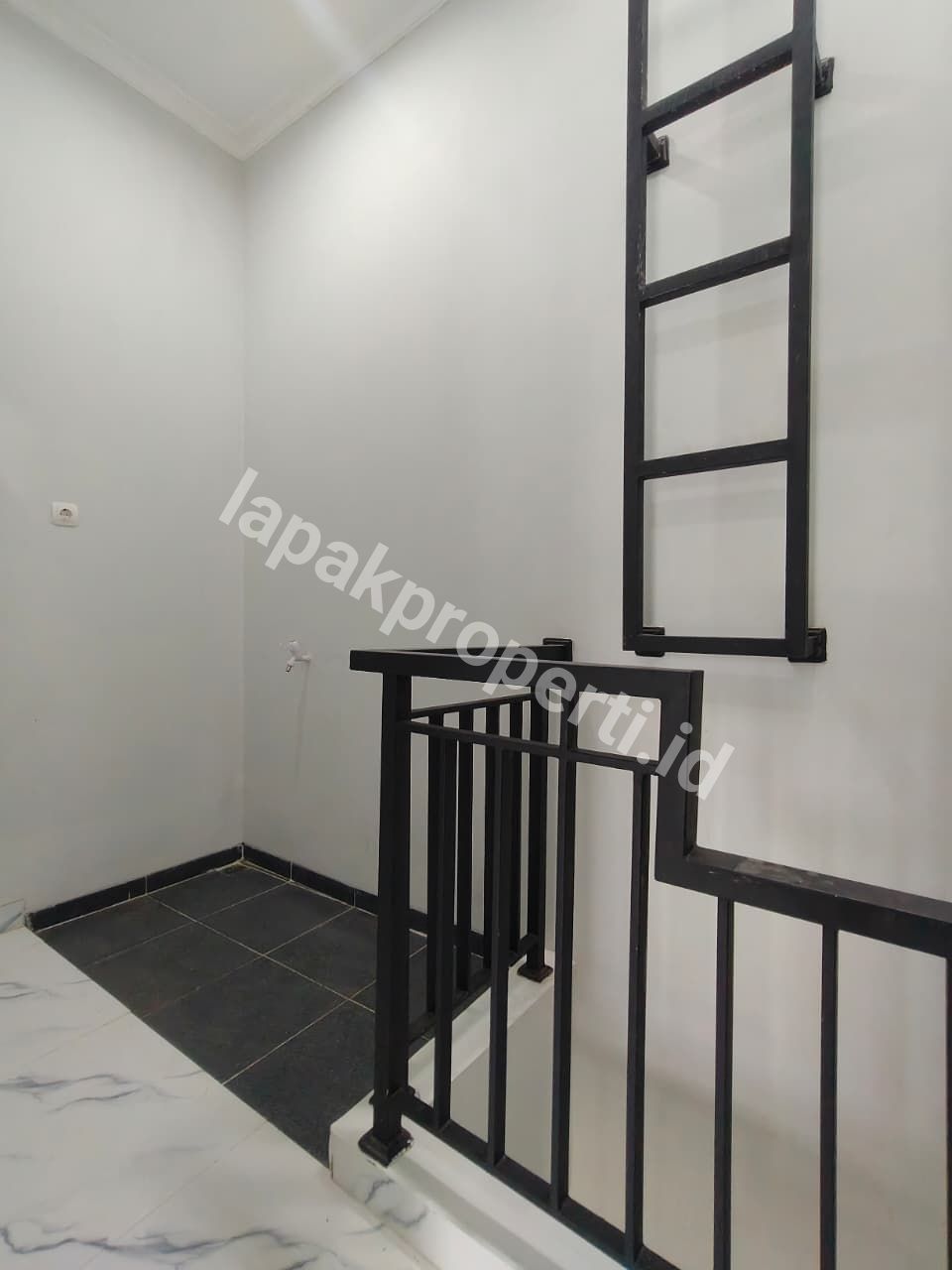 Foto Dijual Rumah Modern Classic 2 Lantai  Di Cipayung Jakarta Timur - 12