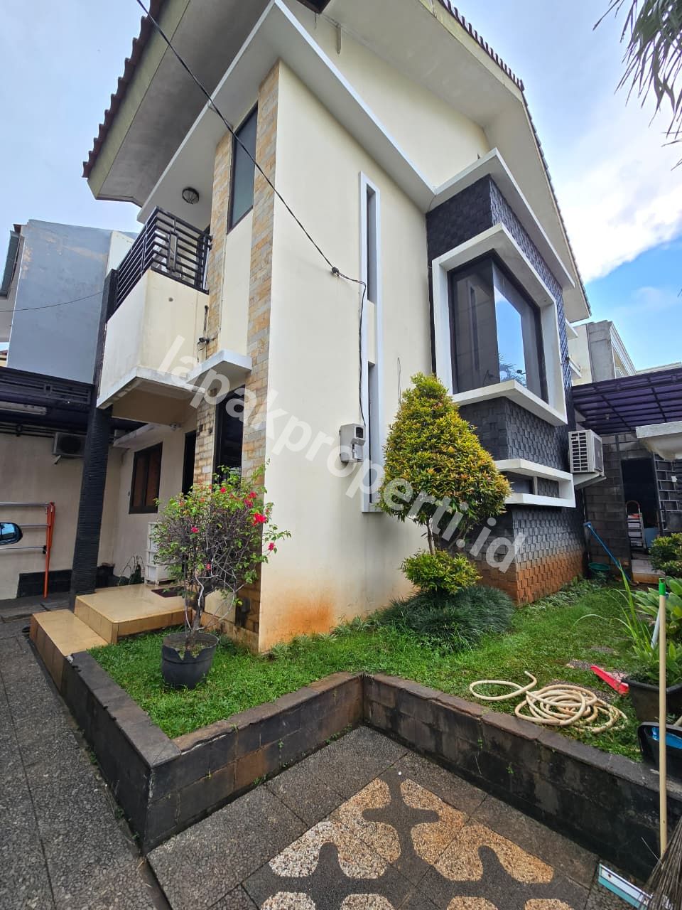 Foto Rumah Second Furnished, Hook Di Billymoon Pondok Kelapa Jakarta Timur - 4