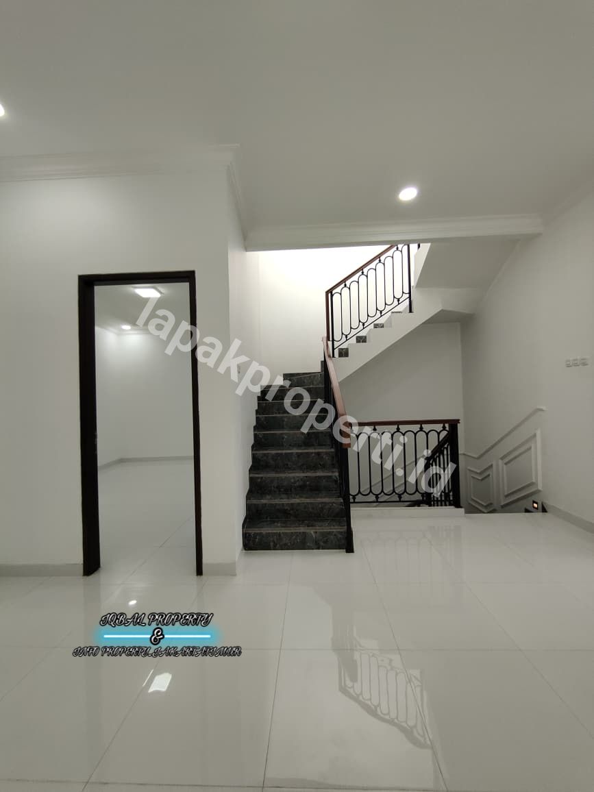 Foto Dijual Rumah Baru 3 lantai Dengan Rofftop Di Duren Sawit Jakarta Timur - 11