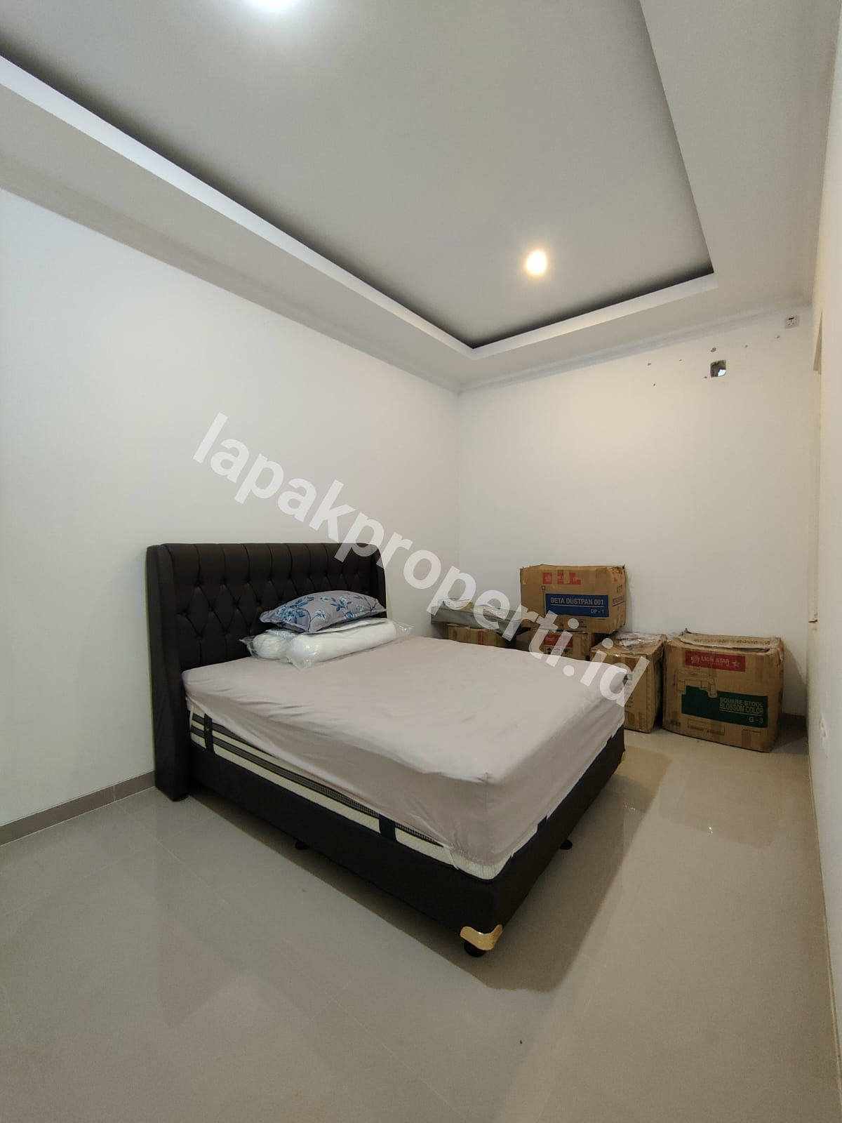 Foto Rumah 2 Lantai Semi Furnished Dalam komplek Akses Jalan Lebar - 11