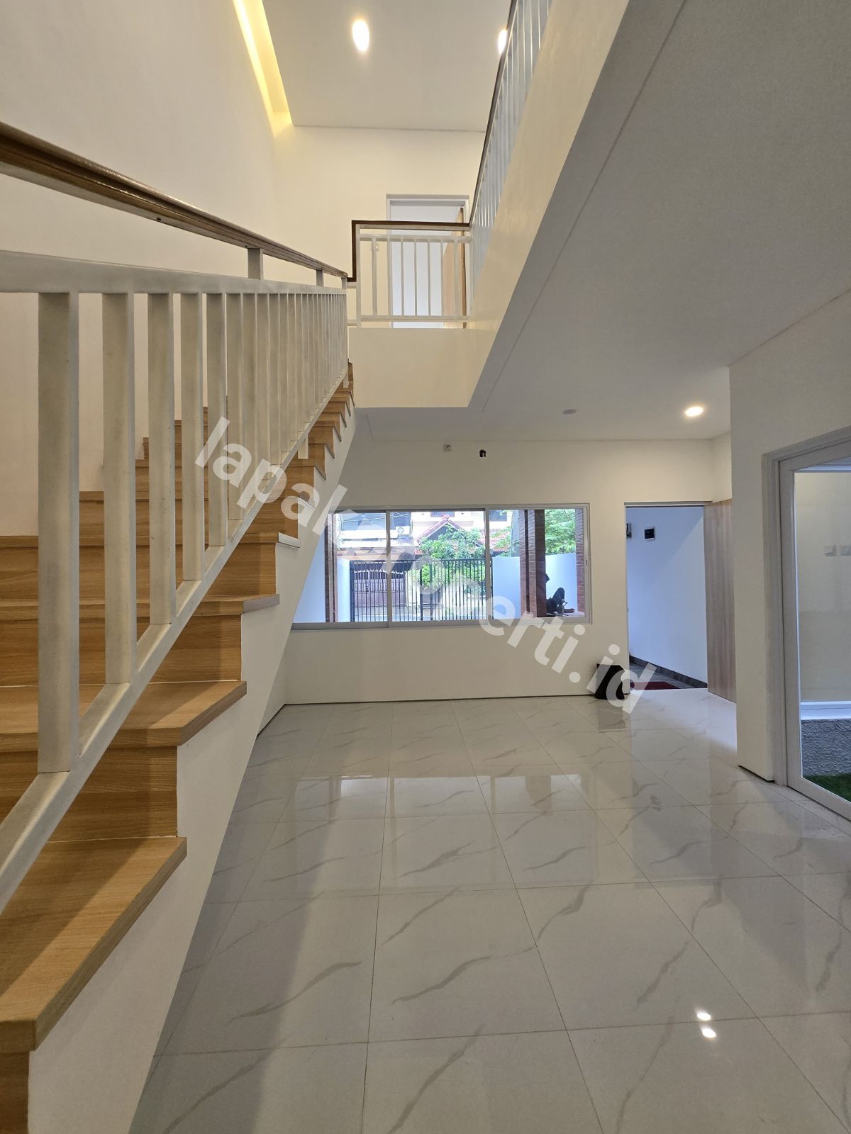 Foto Rumah Modern Dalam Komplek Billymoon Pondok Kelapa Jakarta Timur - 6