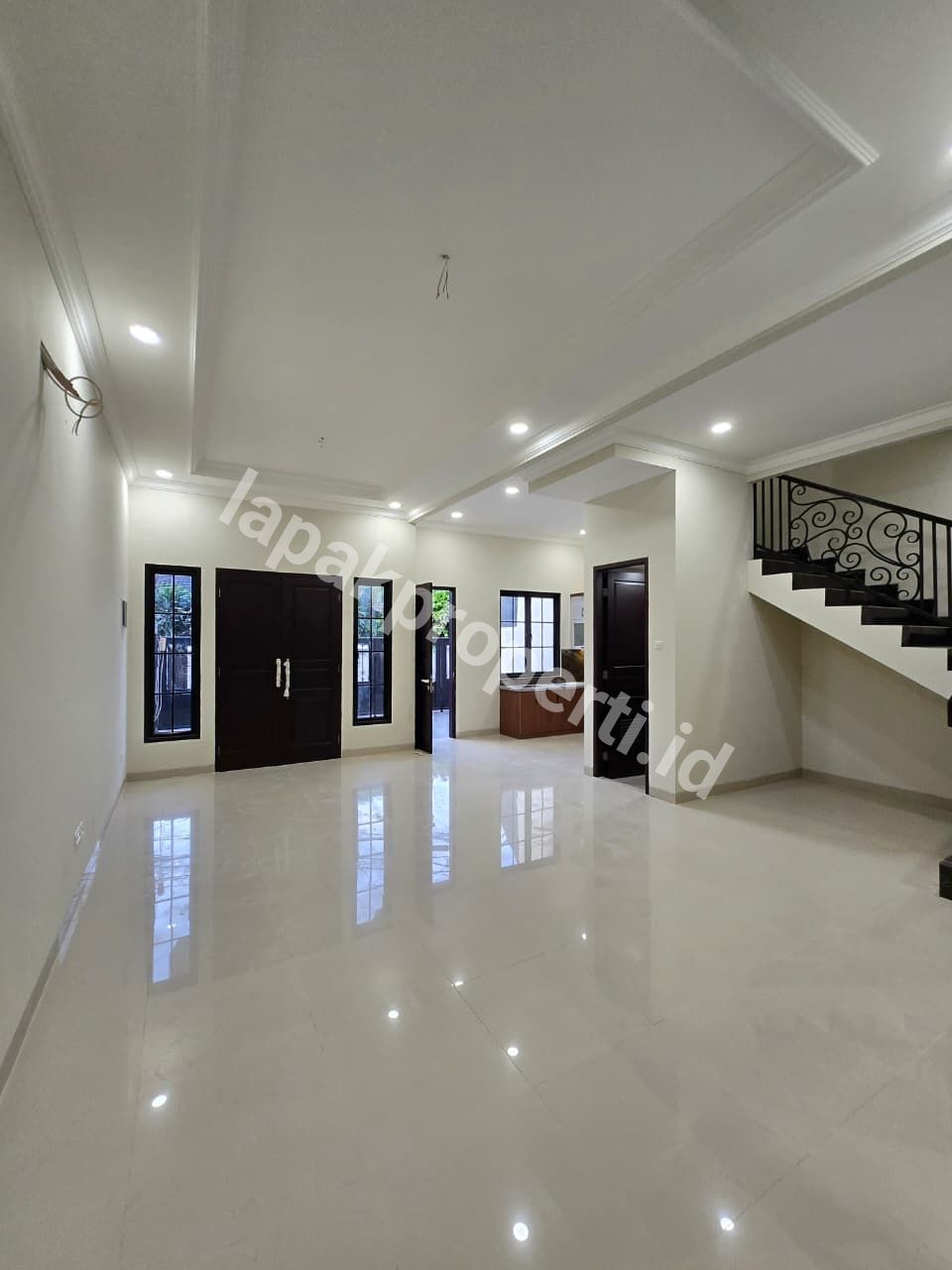 Foto Rumah Mewah Design Classic Modern Dalam Komplek Di Duren Sawit Jakarta Timur - 3