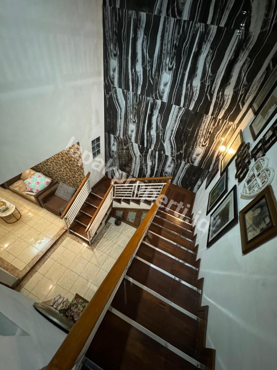 Foto Dijual Rumah Kokoh Terawat Dalam komplek Di Pondok Bambu Jakarta Timur - 4