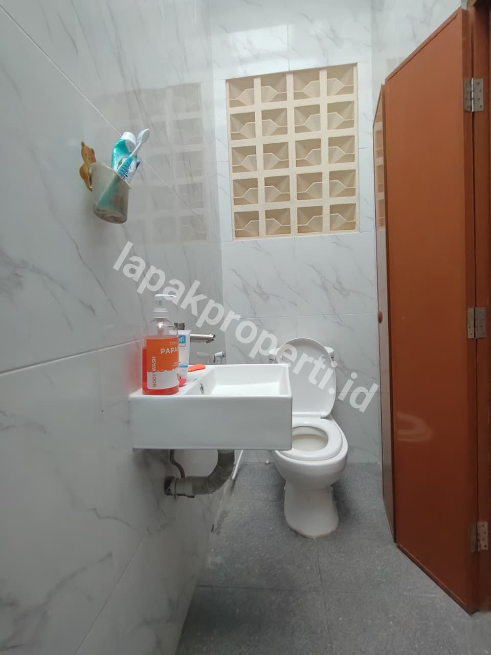 Foto Dijual Rumah Secondary Siap Huni Di Ciracas Jakarta Timur - 4