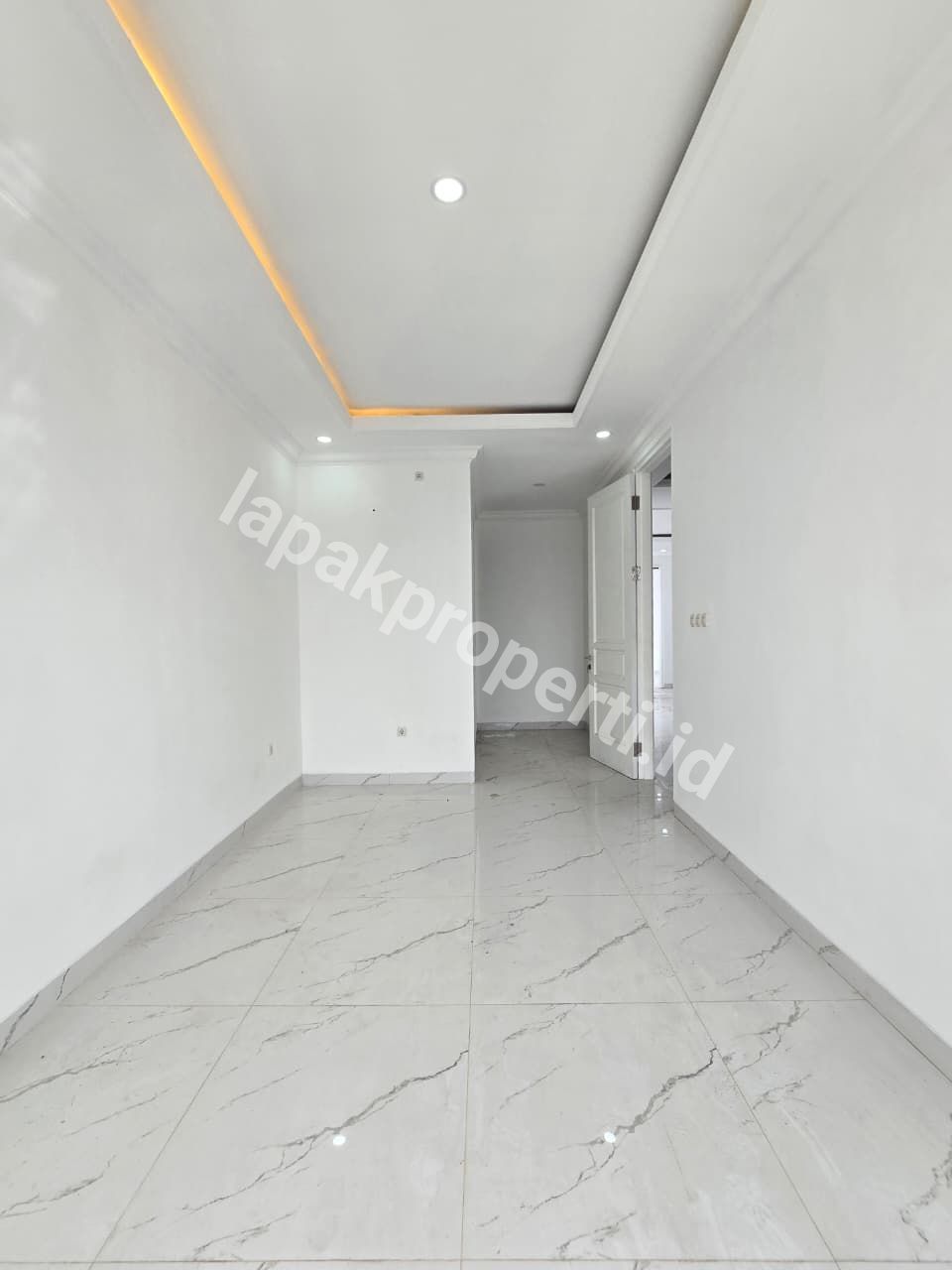 Foto Rumah Baru Dengan Private Poll Di Tebet Jakarta Selatan - 5