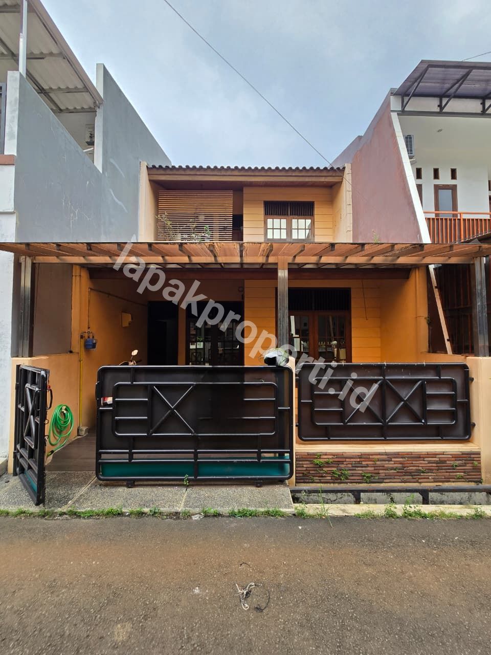 Foto Dijual rumah Secondary Dalam komplek Di Duren Sawit Jakarta Timur - 1