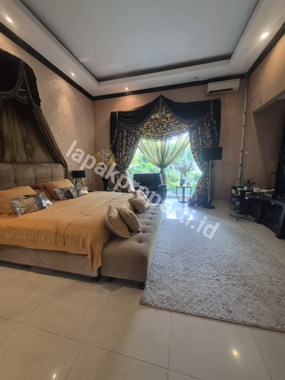 Foto Dijual Rumah Secondary Dalam komplek Dengan Private Poll Di Duren Sawit Jakarta Timur - 12