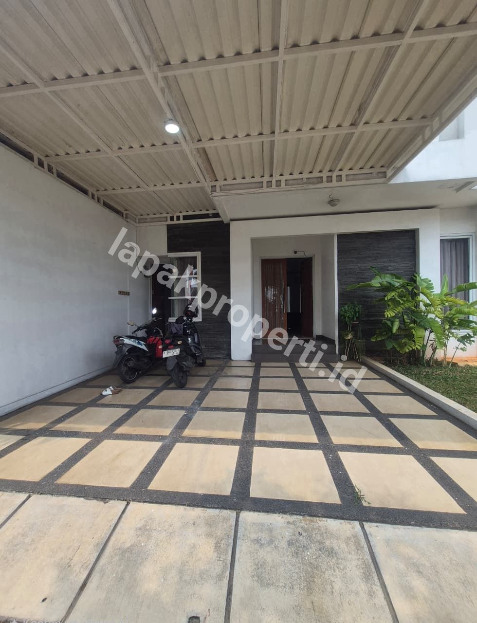 Foto Rumah Dalam Cluster Akses Jalan Lebar Dalam Cluster Semi Furnished - 3