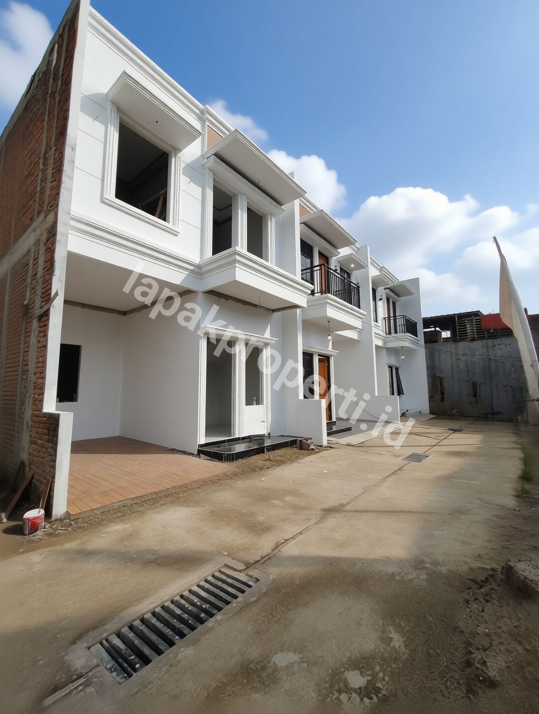 Foto Dijual Rumah Modern Classic 2 Lantai  Di Cipayung Jakarta Timur - 2
