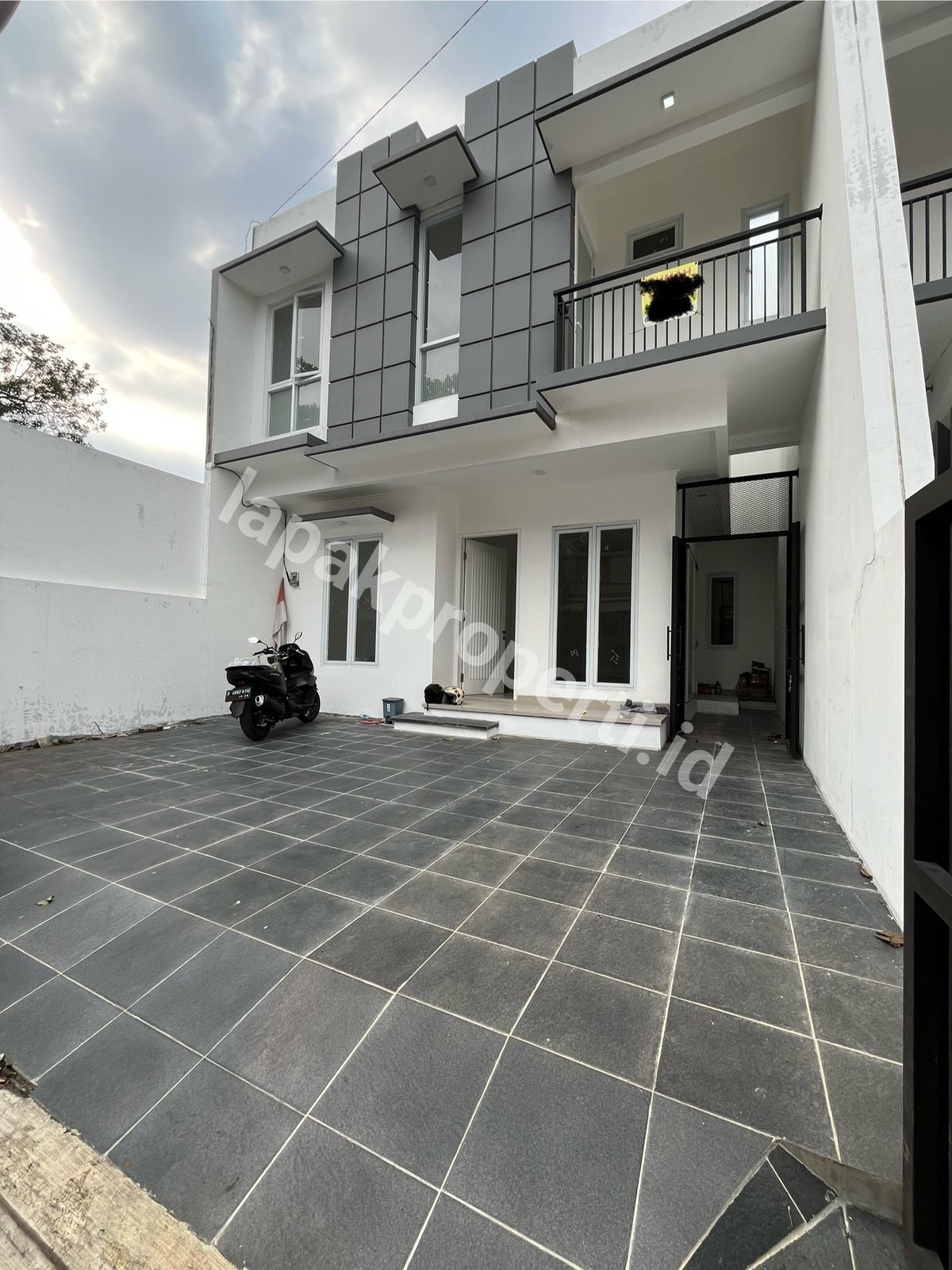 Foto Dijual Rumah Baru Dekat LRT Jatiwaringin - 2