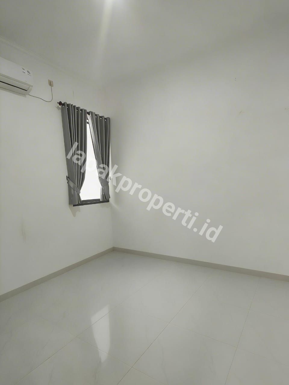 Foto Dijual Rumah Siap Huni Dekat Dengan Taman Di Pondok Bambu Jakarta Timur - 10