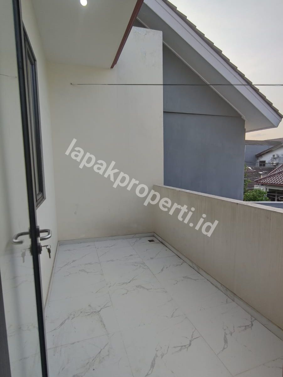 Foto Dijual Rumah Siap Huni Dekat Dengan Taman Di Pondok Bambu Jakarta Timur - 14