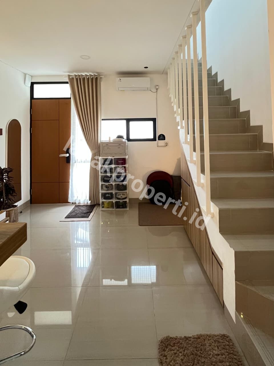 Foto RUMAH CLUSTER FULL FURNISHED SIAP HUNI di JABABEKA RESIDENCE CIKARANG BEKASI - 6