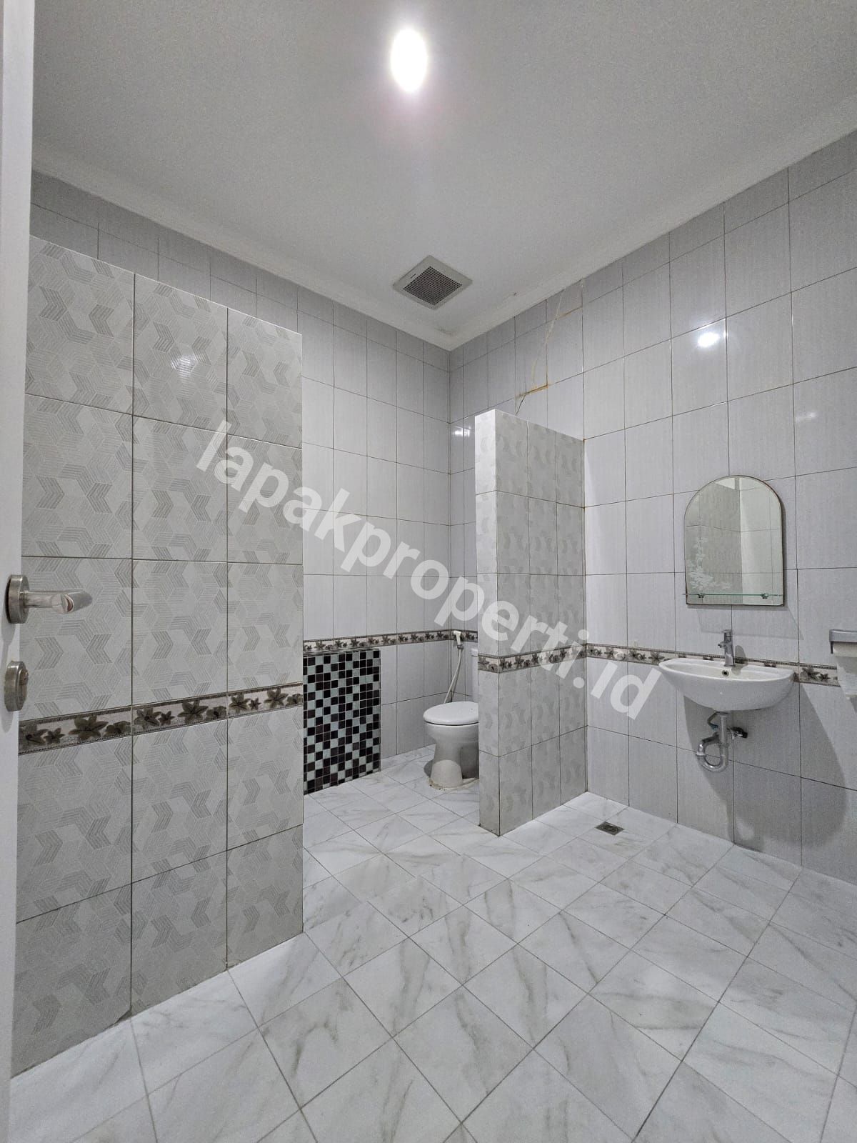 Foto Dijual Rumah Secondary Akses Jalan Lebar Di Duren Sawit Jakarta y - 8