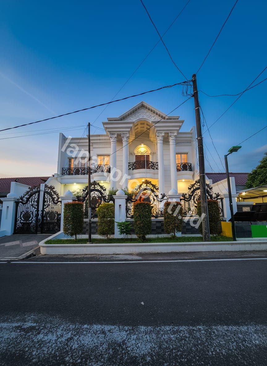 Foto Dijual Rumah Classic Mewah Dalam Komplek Billymoon Pondok Kelapa Jakarta Timur - 1