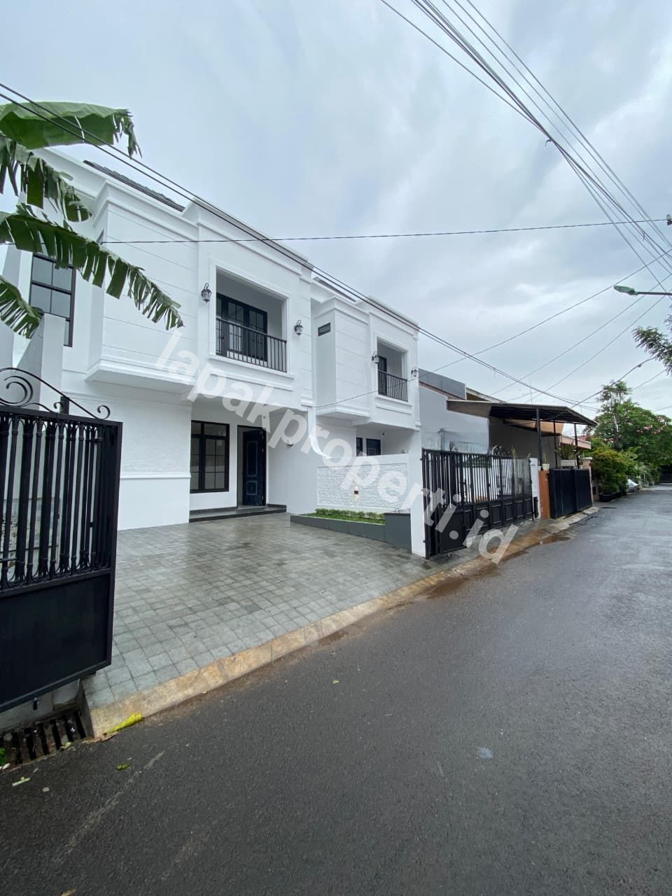 Foto RUMAH BARU SIAP HUNI DALAM KOMPLEK STRATEGIS di PONDOK BAMBU JAKARTA TIMUR - 3