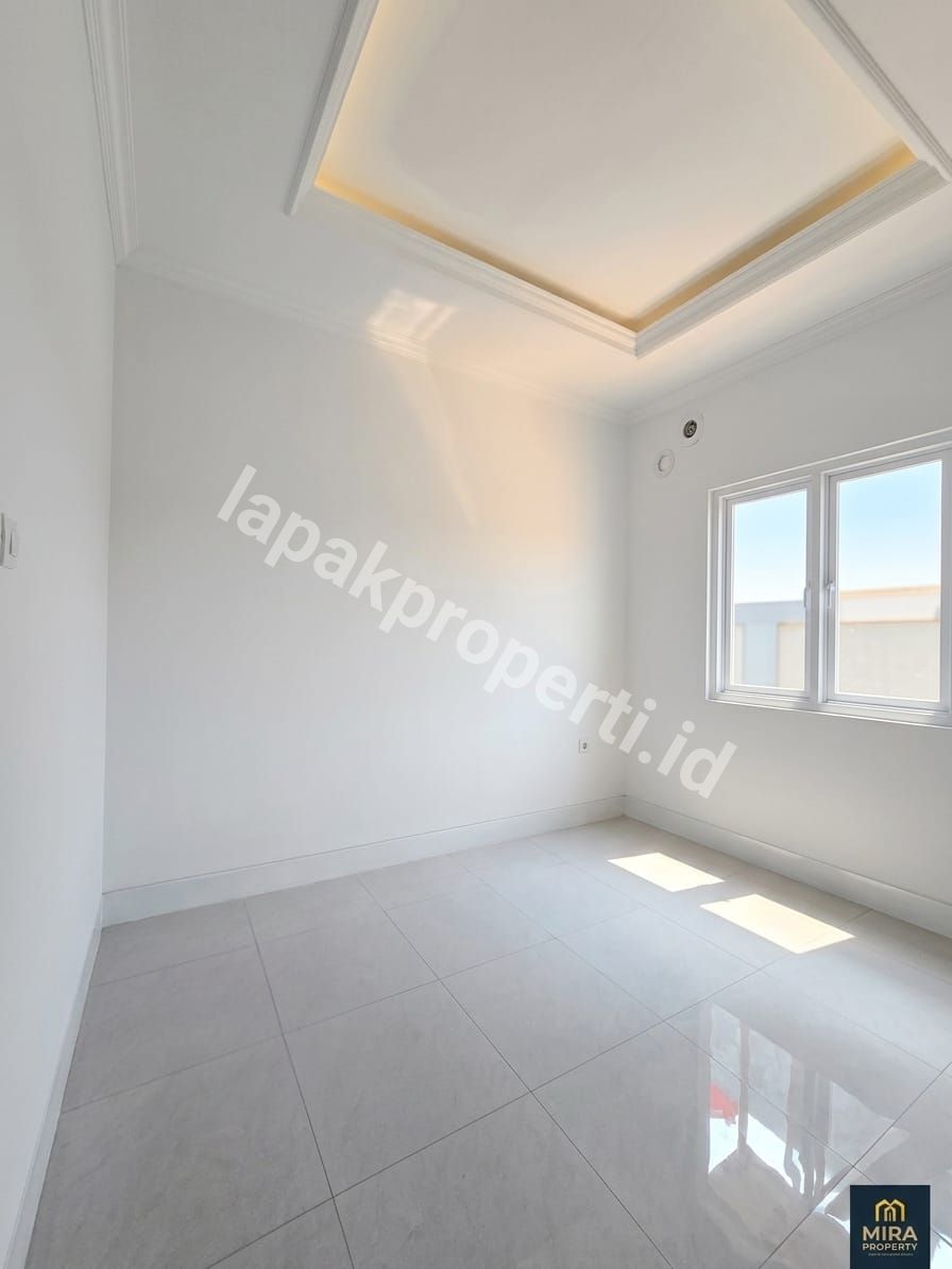 Foto Dijual Rumah Baru Design American Classic Dalam Komplek - 10
