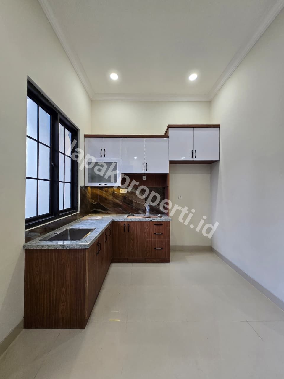 Foto Rumah Mewah Design Classic Modern Dalam Komplek Di Duren Sawit Jakarta Timur - 15