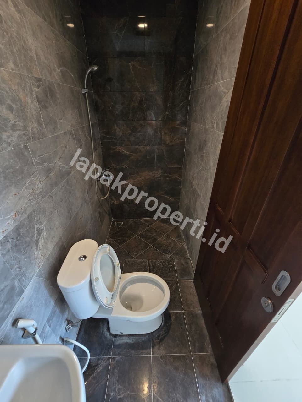 Foto Dijual Rumah Terawat Dalam Twonhouse Di Condet Jakarta Timur - 15