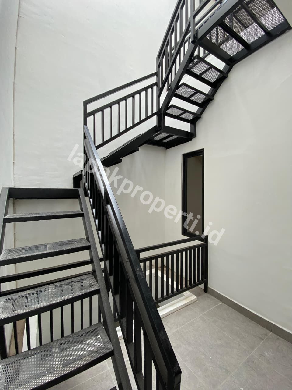 Foto RUMAH BARU RENOVASI TANAH LUAS DALAM KOMPLEK STRATEGIS di JAGAKARSA JAKARTA SELATAN - 12