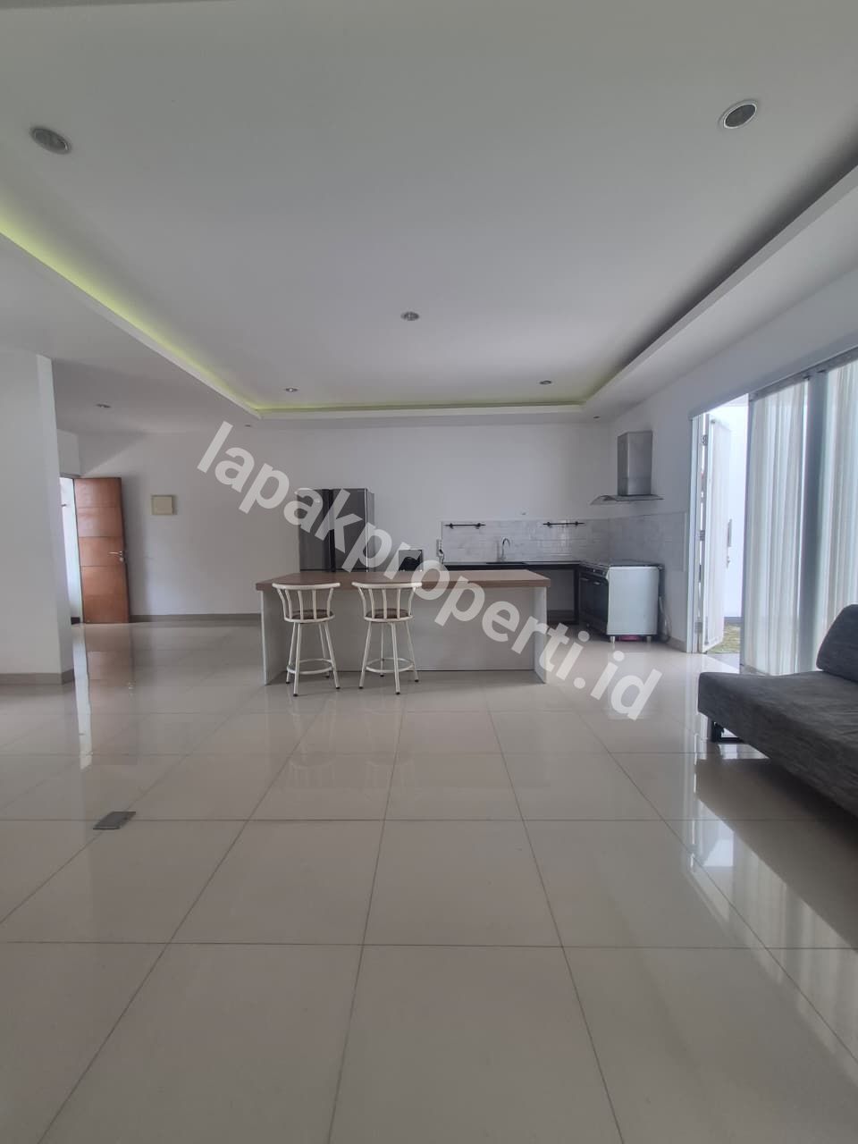 Foto Rumah Dalam Cluster Akses Jalan Lebar Dalam Cluster Semi Furnished - 4