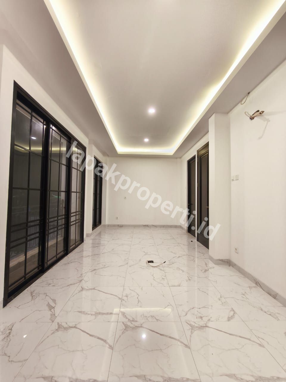 Foto RUMAH BARU DALAM CLUSTER STRATEGIS di PESANGGRAHAN JAKARTA SELATAN - 9