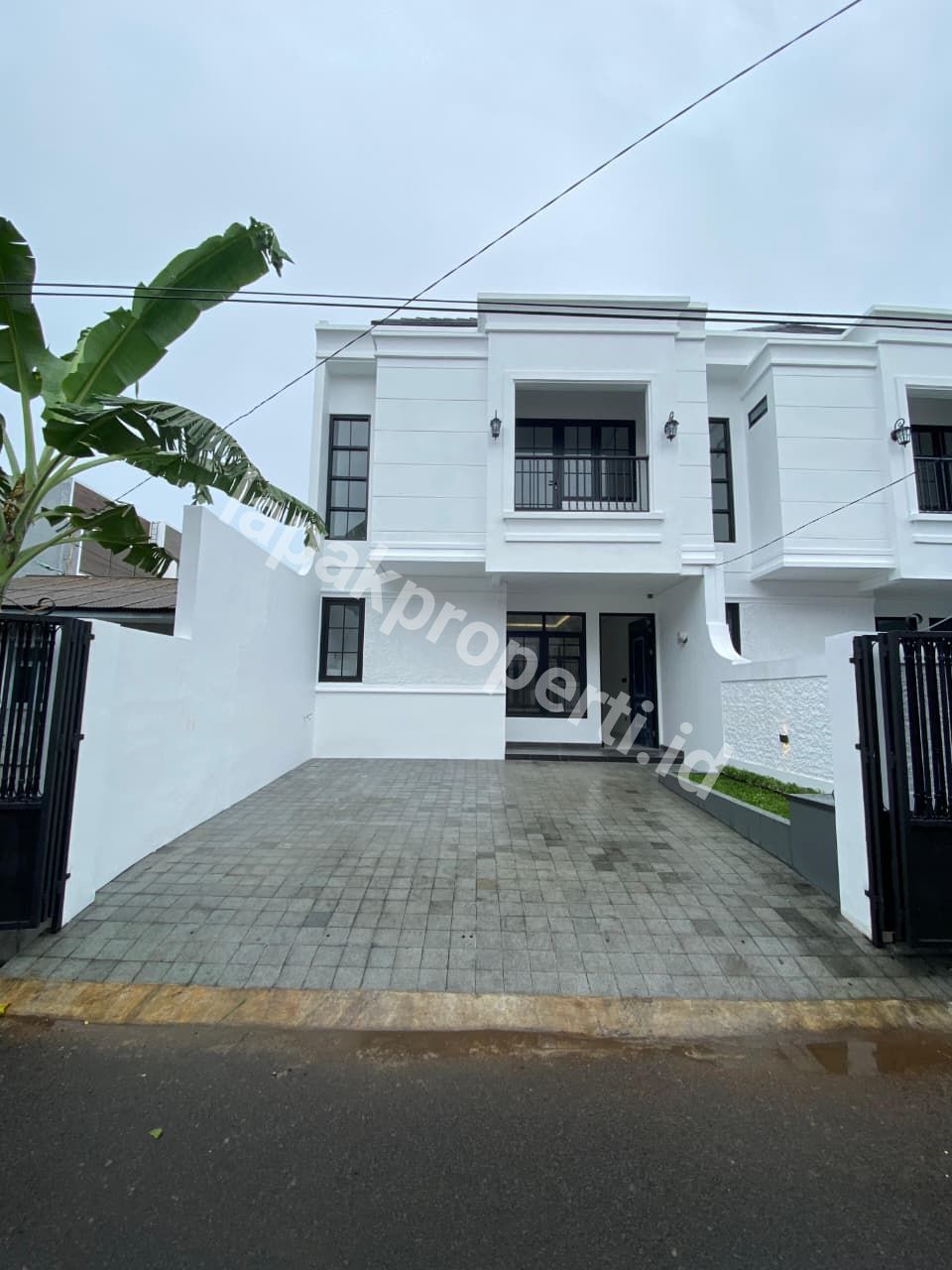 Foto RUMAH BARU SIAP HUNI DALAM KOMPLEK STRATEGIS di PONDOK BAMBU JAKARTA TIMUR - 2