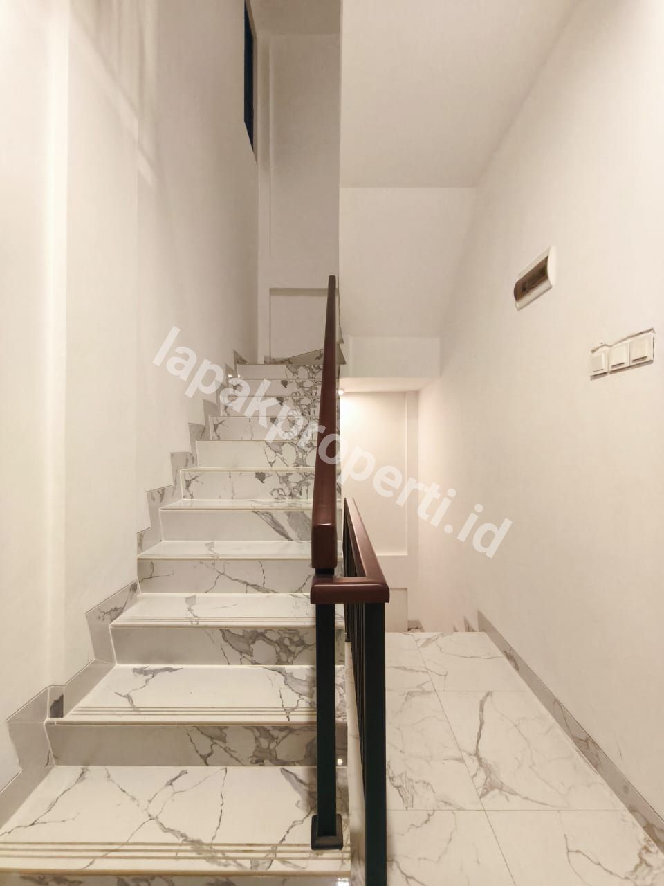 Foto RUMAH BARU DALAM CLUSTER STRATEGIS di PESANGGRAHAN JAKARTA SELATAN - 8