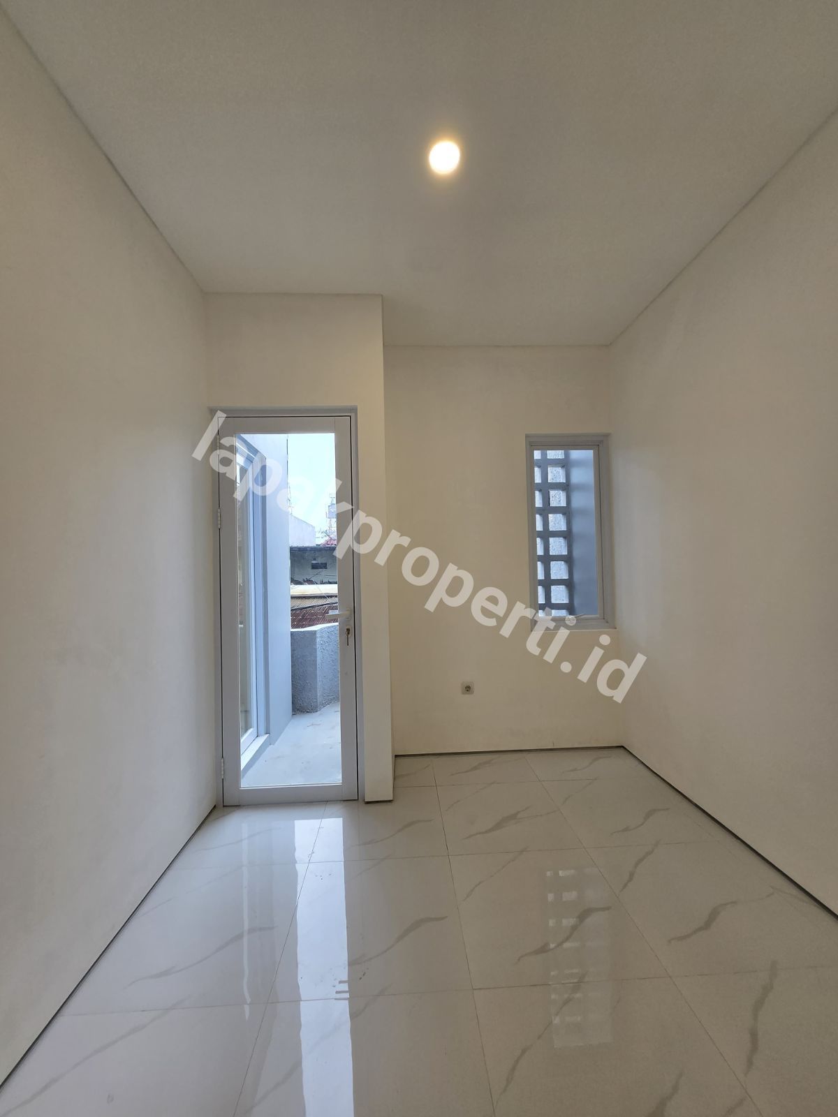 Foto Rumah Modern Dalam Komplek Billymoon Pondok Kelapa Jakarta Timur - 10