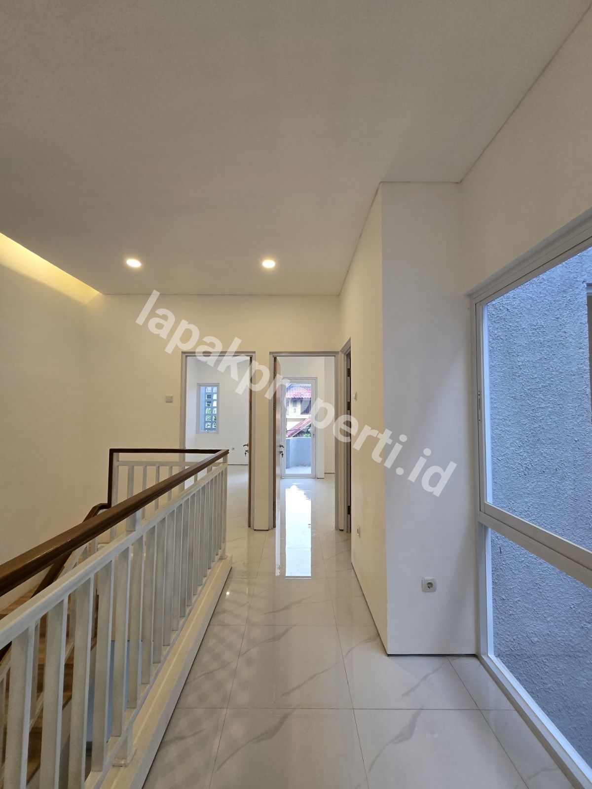 Foto Rumah Modern Dalam Komplek Billymoon Pondok Kelapa Jakarta Timur - 9