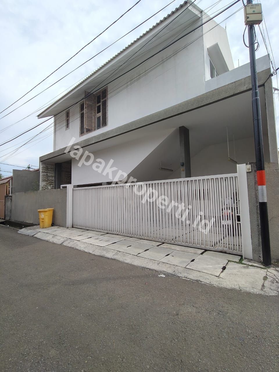 Foto Rumah Modern Siap Huni di Pulomas Jakarta Timur - 3