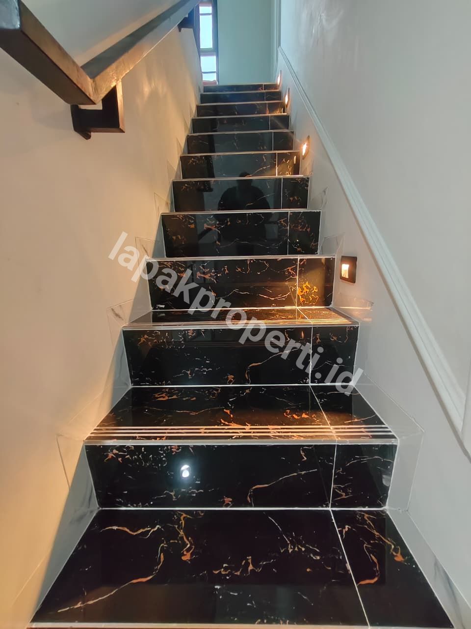 Foto Dijual Rumah Modern Classic 2 Lantai  Di Cipayung Jakarta Timur - 10